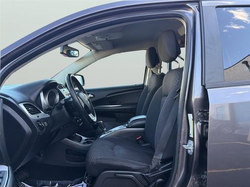 Used 2017 Dodge Journey SE w/ Flexible Seating Group FWD image 10