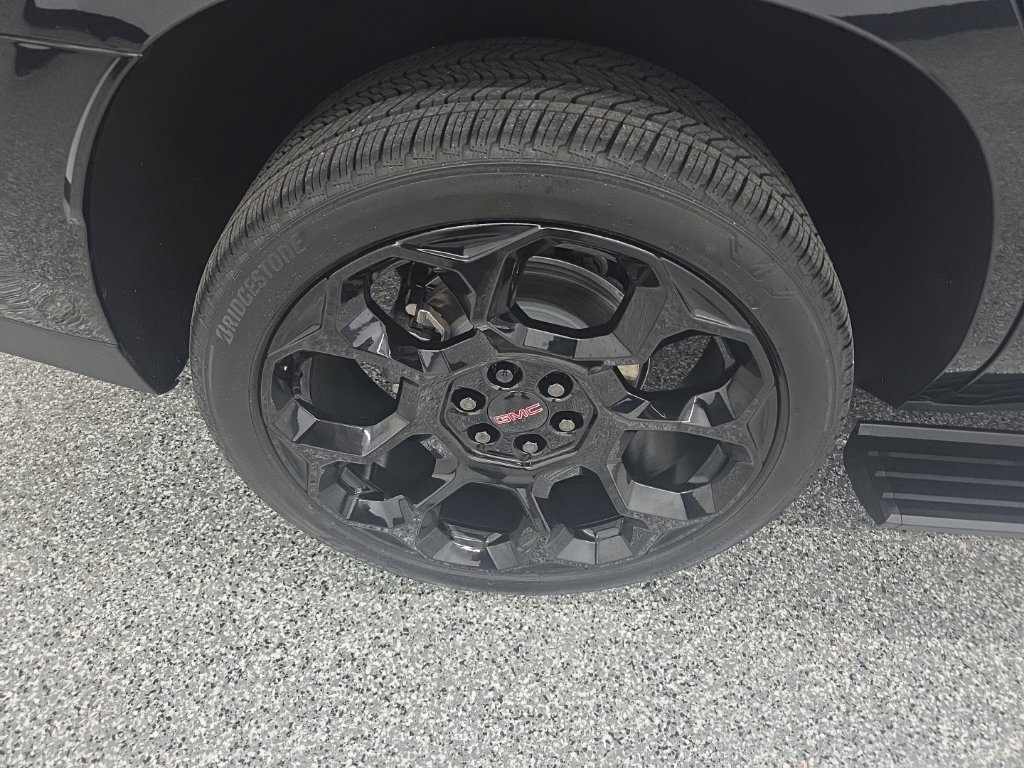 Used 2025 GMC Yukon Denali Ultimate AWD/4WD image 15
