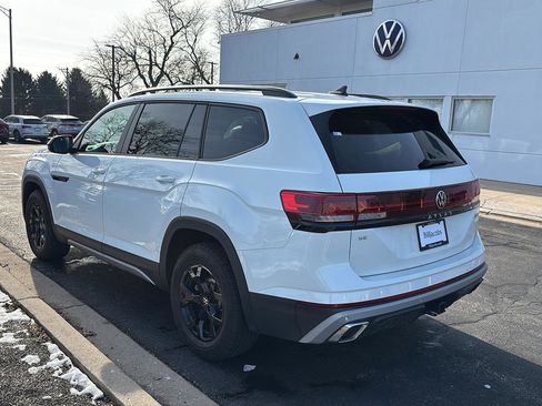 Used 2025 Volkswagen Atlas Peak Edition SE image 9