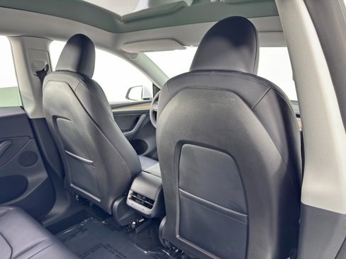 Used 2024 Tesla Model Y Long Range image 37