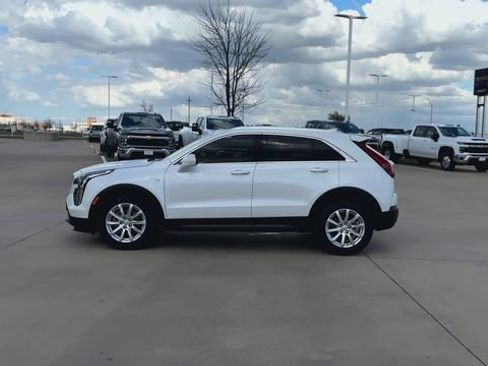 Used 2023 Cadillac XT4 Luxury w/ Cold Weather Package image 5