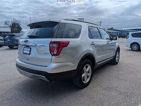 Used 2017 Ford Explorer XLT w/ Equipment Group 202A image 5