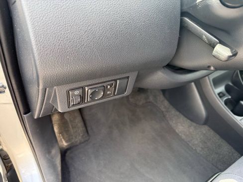 Used 2008 Nissan Versa 1.8 S w/ PWR Pkg FWD image 11