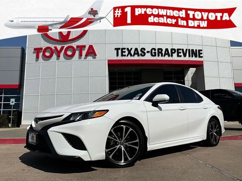 Used 2018 Toyota Camry SE image 1