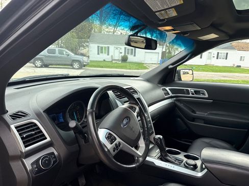 Used 2013 Ford Explorer XLT AWD/4WD image 14