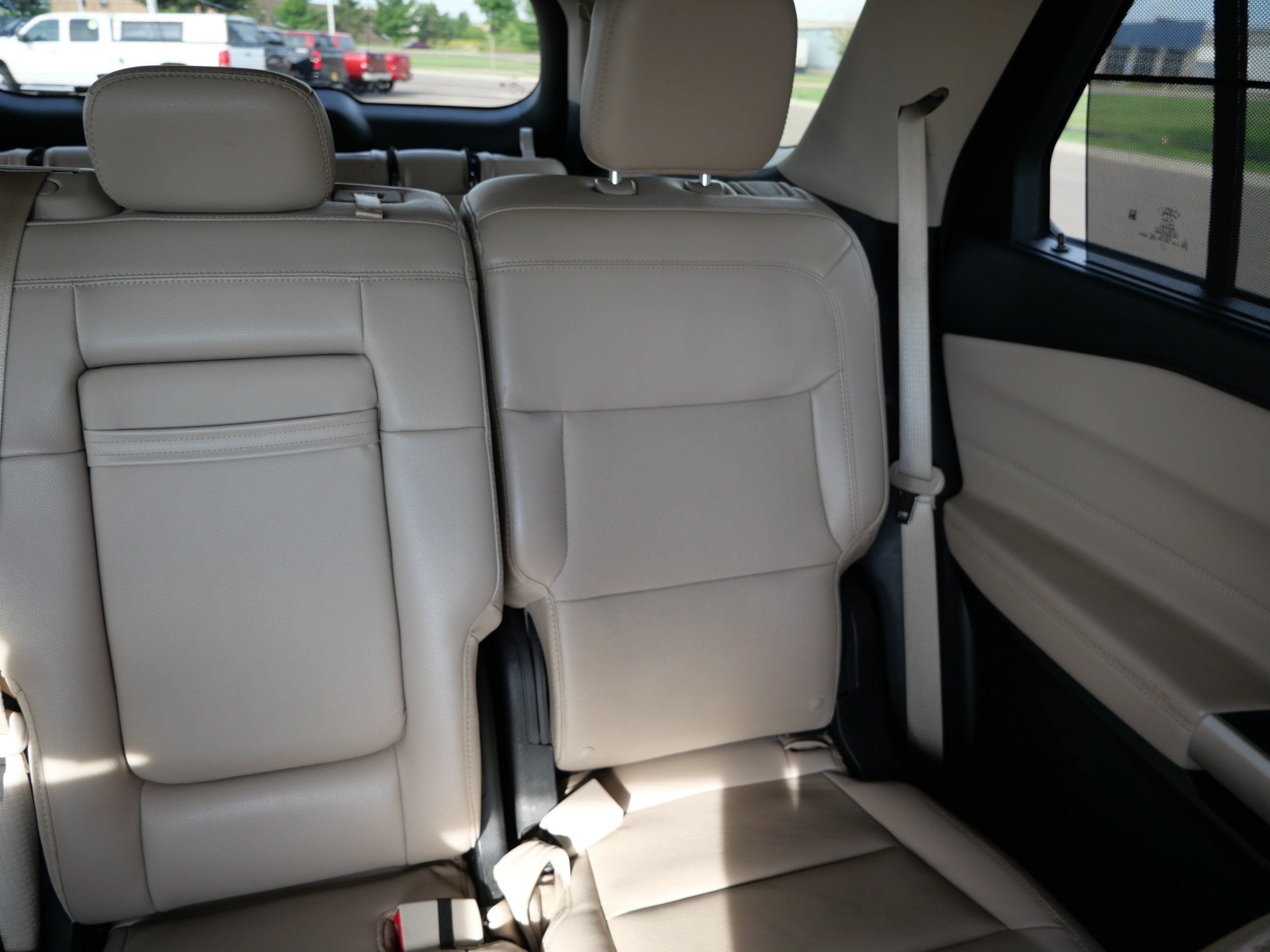 Used 2023 Ford Explorer Limited AWD/4WD image 14