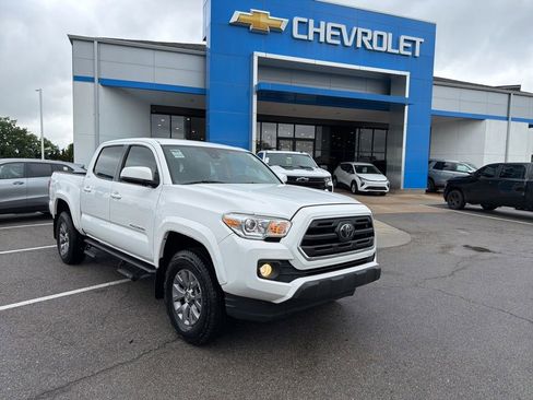 Used 2019 Toyota Tacoma SR5 AWD/4WD image 1