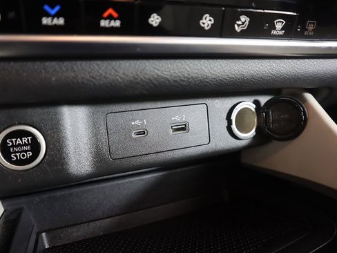 Used 2023 Nissan Rogue SL w/ SL Premium Package image 57