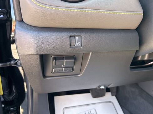 Used 2023 Chevrolet Colorado ZR2 w/ ZR2 Convenience Package III AWD/4WD image 18