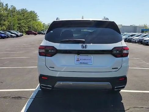 New 2026 Honda Pilot Touring image 8