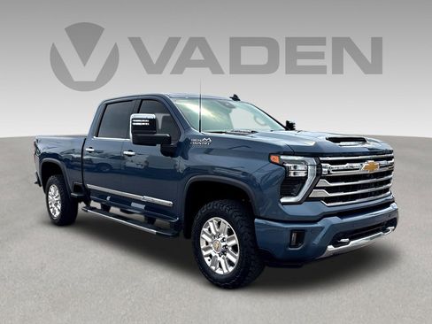Used 2025 Chevrolet Silverado 2500 High Country w/ Technology Package AWD/4WD image 1