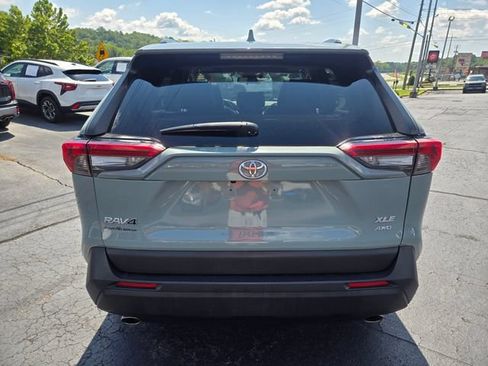 Used 2022 Toyota RAV4 XLE Premium AWD/4WD image 7