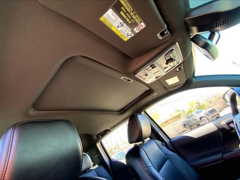 Used 2022 Toyota Tacoma TRD Off-Road w/ TRD Premium Off Road Package image 13