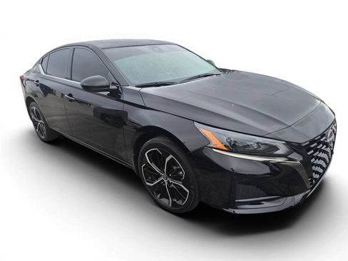 Used 2025 Nissan Altima 2.5 SR AWD/4WD image 2