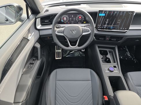 New 2026 Volkswagen Tiguan SE R-Line image 19