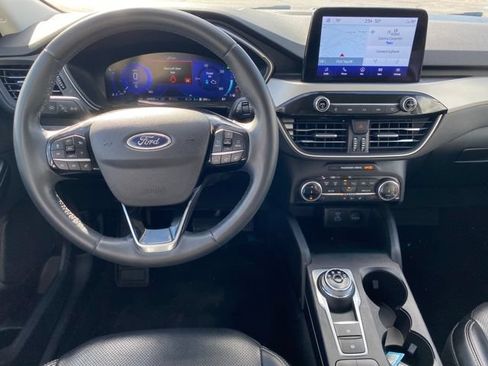 Used 2022 Ford Escape SEL w/ Technology Package FWD image 5