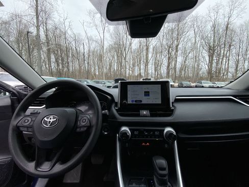 Used 2025 Toyota RAV4 XLE image 21