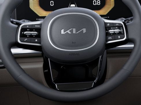 New 2026 Kia Carnival FWD image 18