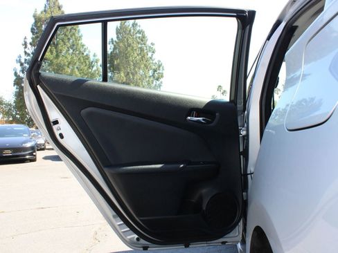 Used 2017 Toyota Prius Prime Advanced FWD image 12
