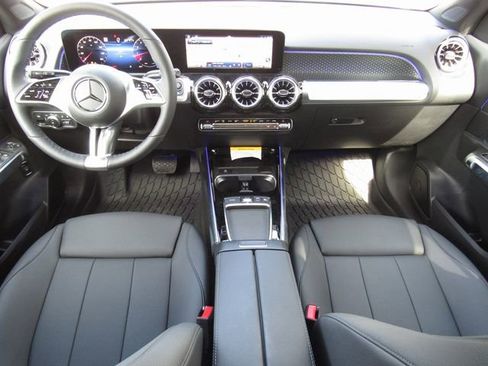 Used 2025 Mercedes-Benz GLB 250 4MATIC image 34