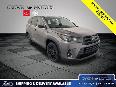 Used 2019 Toyota Highlander SE