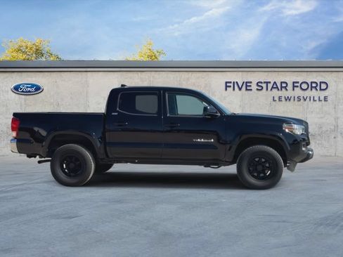 Used 2017 Toyota Tacoma SR5 RWD image 9