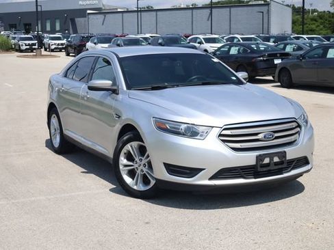Used 2017 Ford Taurus SEL FWD image 2