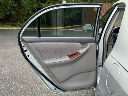 Used 2005 Toyota Corolla LE image 25