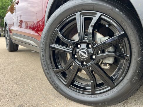 Used 2023 Nissan Kicks SR w/ SR Premium Package FWD image 7