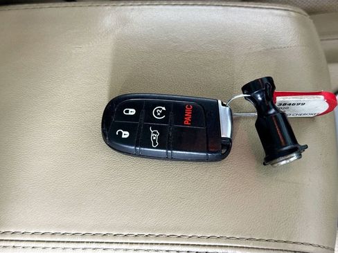 Used 2020 Jeep Grand Cherokee Overland AWD/4WD image 41