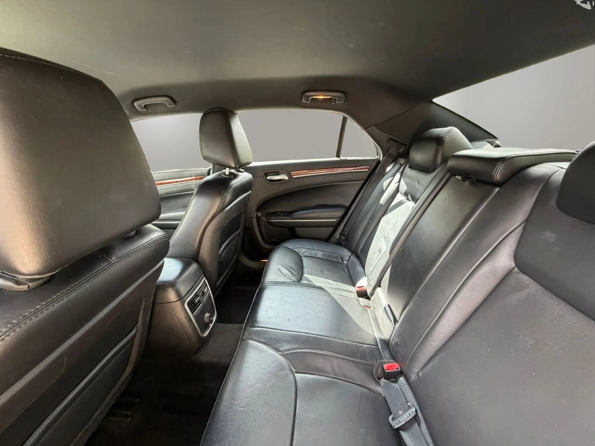 Used 2014 Chrysler 300 RWD image 14