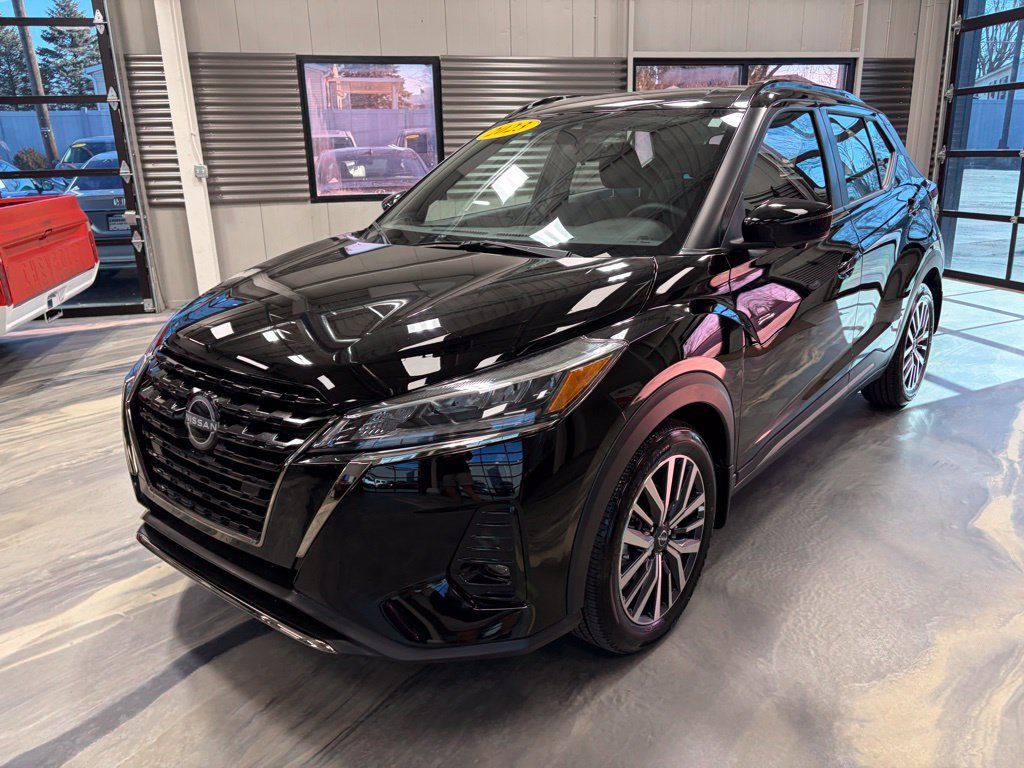 Used 2023 Nissan Kicks SR FWD image 4