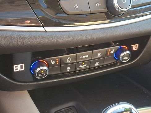 Used 2020 Buick Enclave Essence w/ Sound and Sites Package image 16