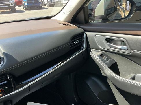 Used 2023 Nissan Rogue SL w/ SL Premium Package FWD image 19
