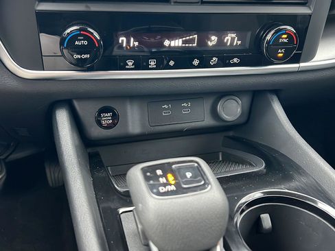 Certified 2025 Nissan Rogue SV image 13