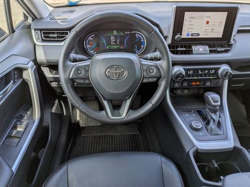 Used 2023 Toyota RAV4 XLE Premium image 17