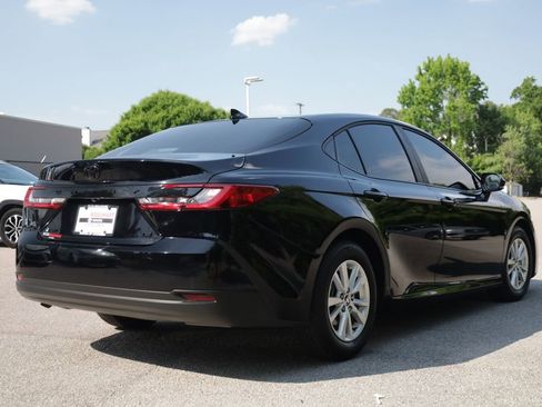Used 2025 Toyota Camry LE FWD image 5