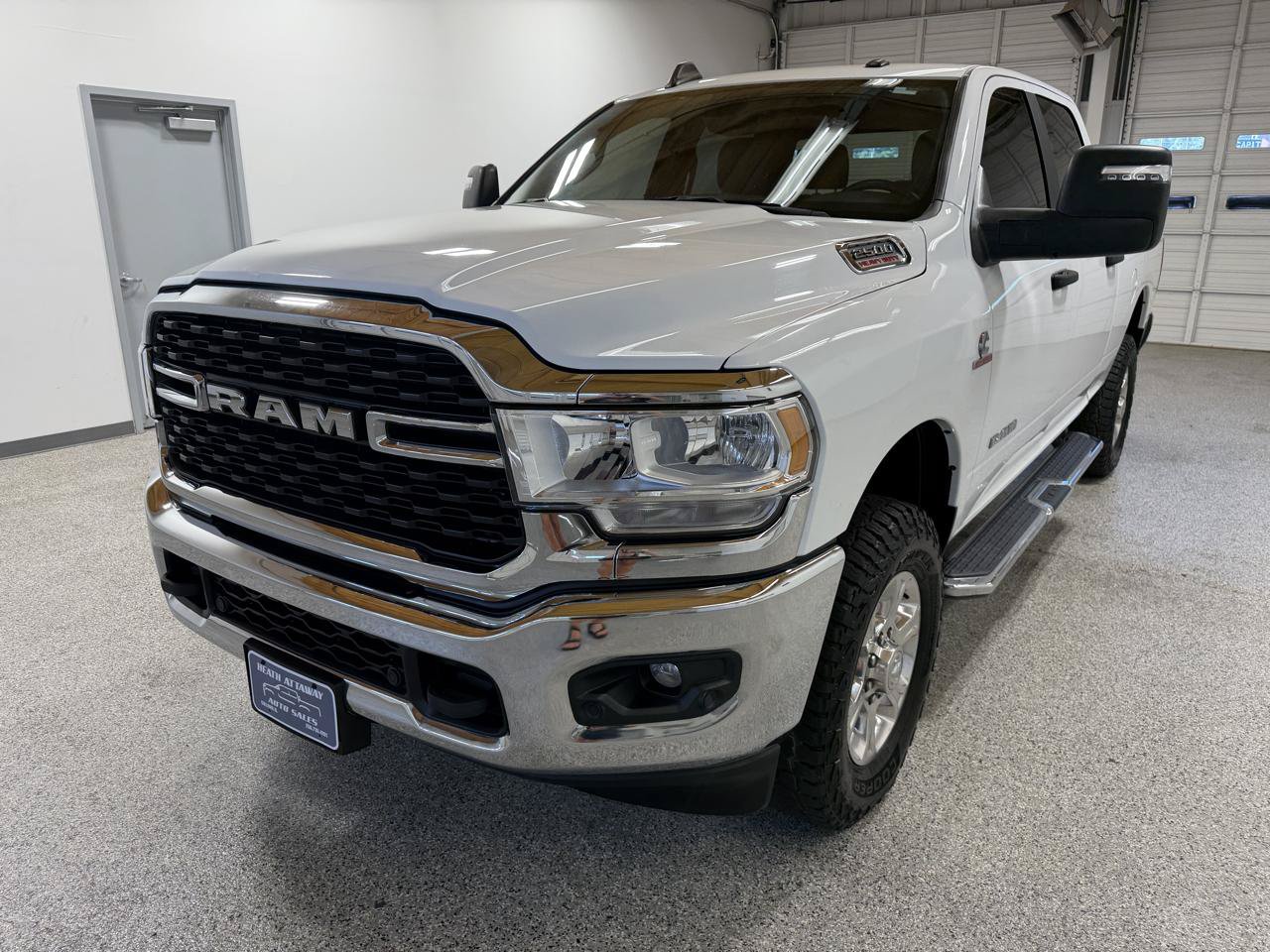 Used 2024 RAM 2500 Big Horn w/ Off Road Package AWD/4WD image 2