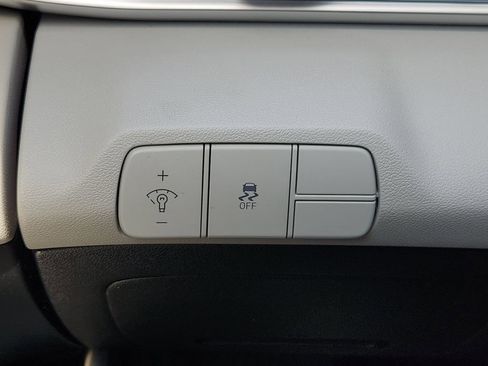 Used 2024 Hyundai Elantra Limited image 28