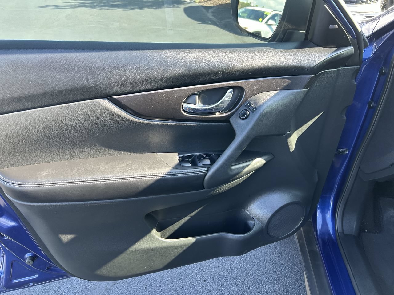 Used 2019 Nissan Rogue S w/ Special Edition Package FWD image 19