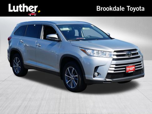 Certified 2019 Toyota Highlander XLE w/ Carpet Mat Package (TMS) AWD/4WD image 1