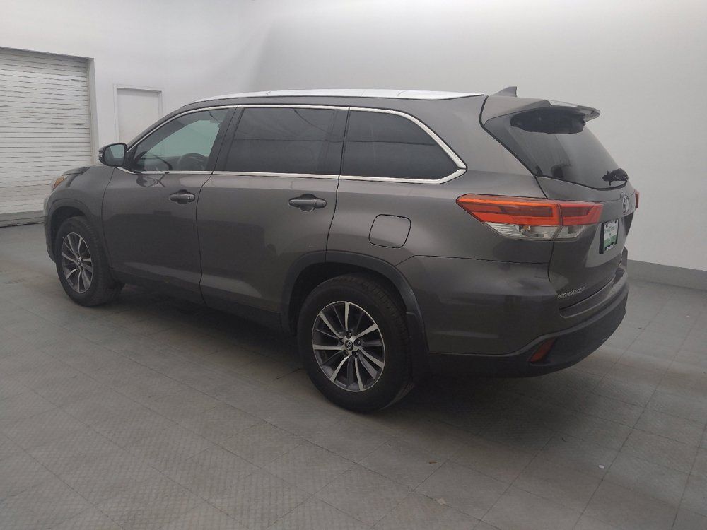 Used 2019 Toyota Highlander XLE AWD/4WD image 3