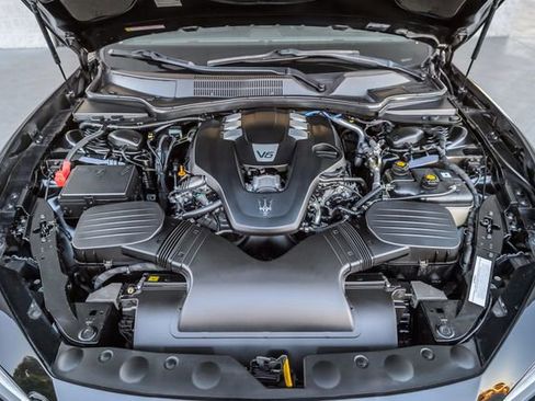 Used 2018 Maserati Ghibli GranSport image 16