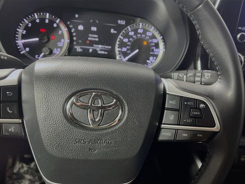 Used 2024 Toyota Highlander LE image 20