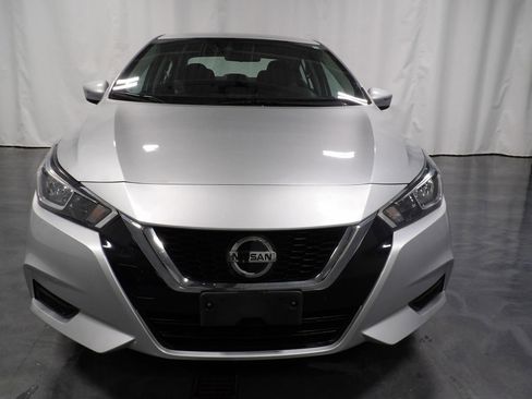 Used 2021 Nissan Versa SV FWD image 2