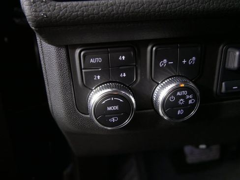 Used 2024 GMC Yukon Denali w/ Advanced Technology Package AWD/4WD image 17