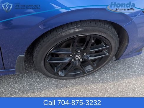 Used 2023 Honda Civic Sport image 9