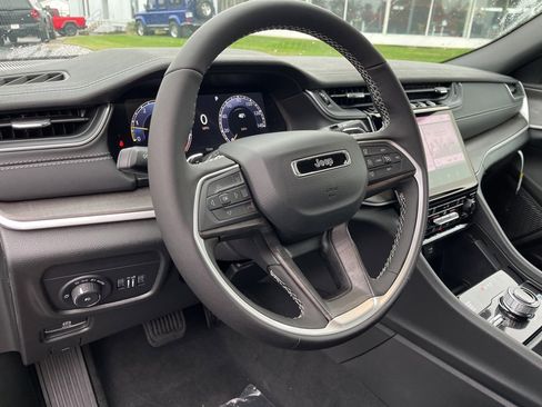 New 2025 Jeep Grand Cherokee L Limited image 3