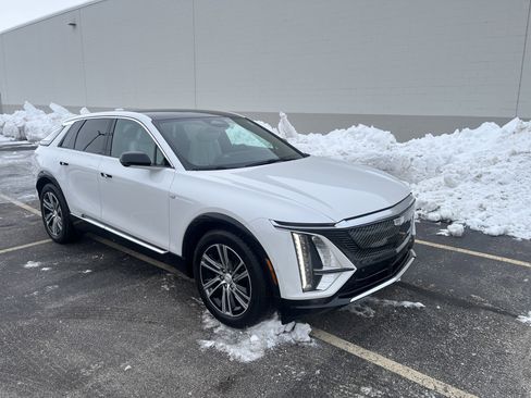 Used 2025 Cadillac Lyriq Luxury image 8