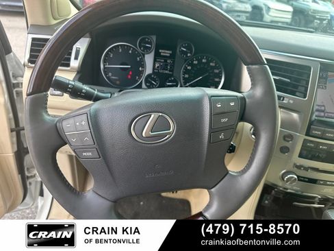 Used 2013 Lexus LX 570 4WD w/ Luxury Pkg image 21